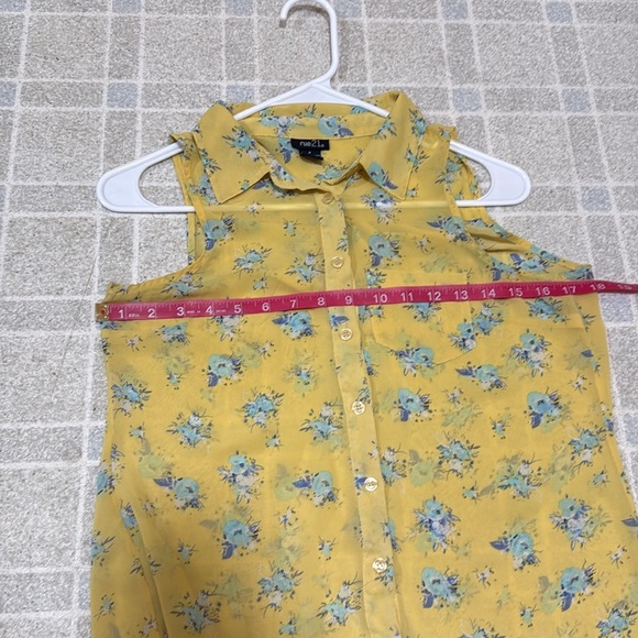 Rue 21 Semi Sheer Floral Yellow Sleeveless Blouse size S - Picture 4 of 5
